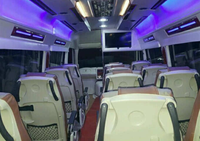 Maharaja Super Luxury - Tempo Traveller 12+1 Seater
